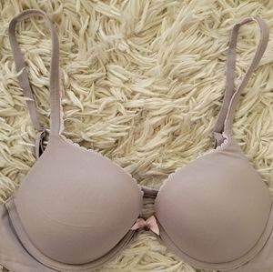 Victoria's Secret Body by Victoria underwire push up bra size 34C